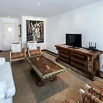 Espaçoso e confortável 4 quartos em Copacabana para 8 pessoas!